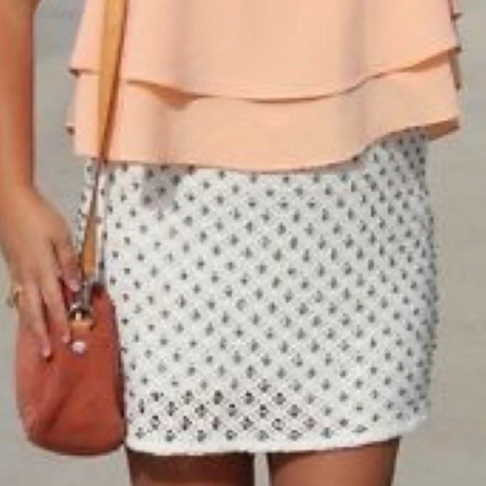 Zara cream / ivory / off white sequin embellished crochet mini skirt - Picture 4 of 4